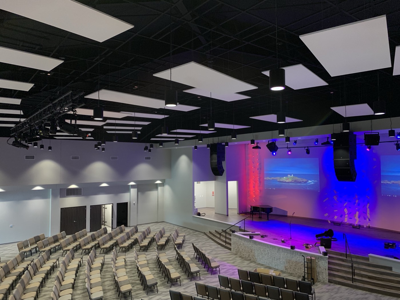 Renovated auditorium with new AVL systems at Oakdale Baptist Church